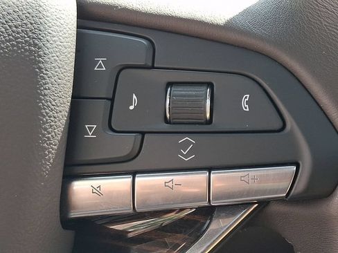 Used 2023 Cadillac Escalade ESV Premium Luxury w/ Performance Package AWD/4WD image 24