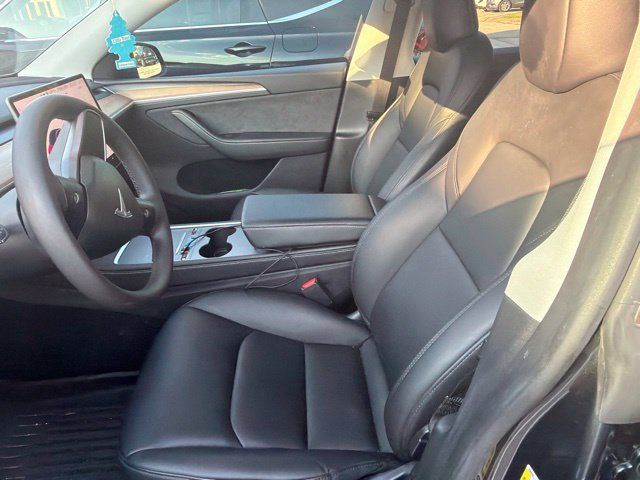 Used 2024 Tesla Model Y Long Range AWD/4WD image 5