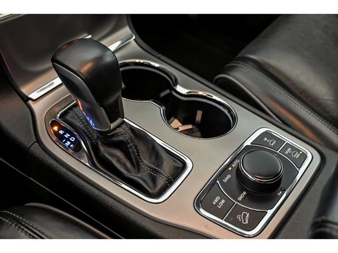 Used 2020 Jeep Grand Cherokee Overland AWD/4WD image 26