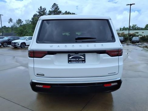 Used 2024 Jeep Wagoneer Series II w/ Flexible Seating Group RWD image 3