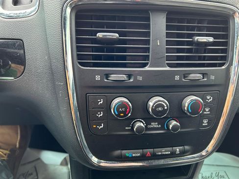Used 2015 Dodge Grand Caravan SE image 21