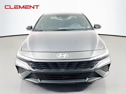 Used 2025 Hyundai Elantra Sport FWD image 3