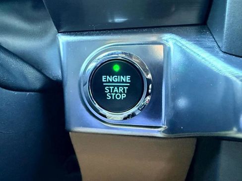 Used 2022 Ford F150 Lariat w/ Equipment Group 502A High image 46