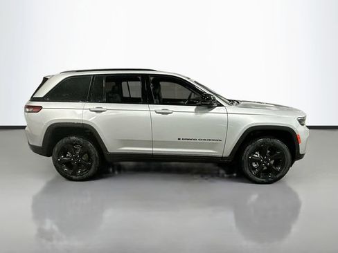 New 2025 Jeep Grand Cherokee Limited w/ Black Appearance Package image 5