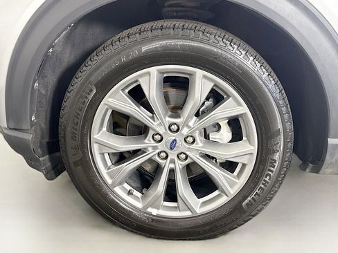 Used 2023 Ford Explorer XLT w/ Equipment Group 202A RWD image 38