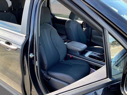 Used 2025 Kia Carnival LX image 7