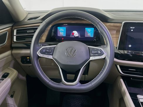 Used 2024 Volkswagen Atlas SE w/ Panoramic Sunroof Package image 18