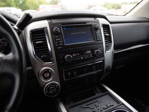 Used 2018 Nissan Titan SV w/ SV Convenience Package AWD/4WD image 15