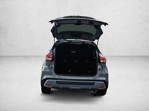 Used 2022 Nissan Kicks SR w/ Premium Package FWD image 4