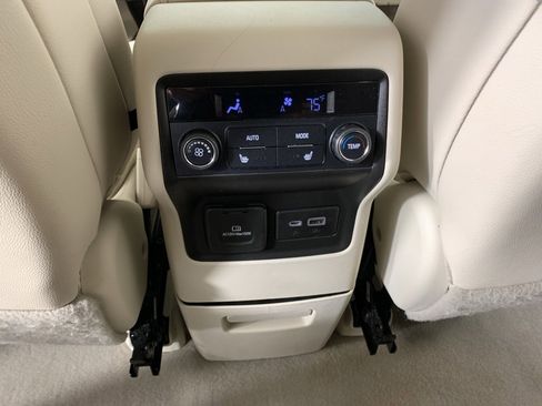 Used 2020 GMC Acadia Denali w/ Denali Ultimate Package image 35