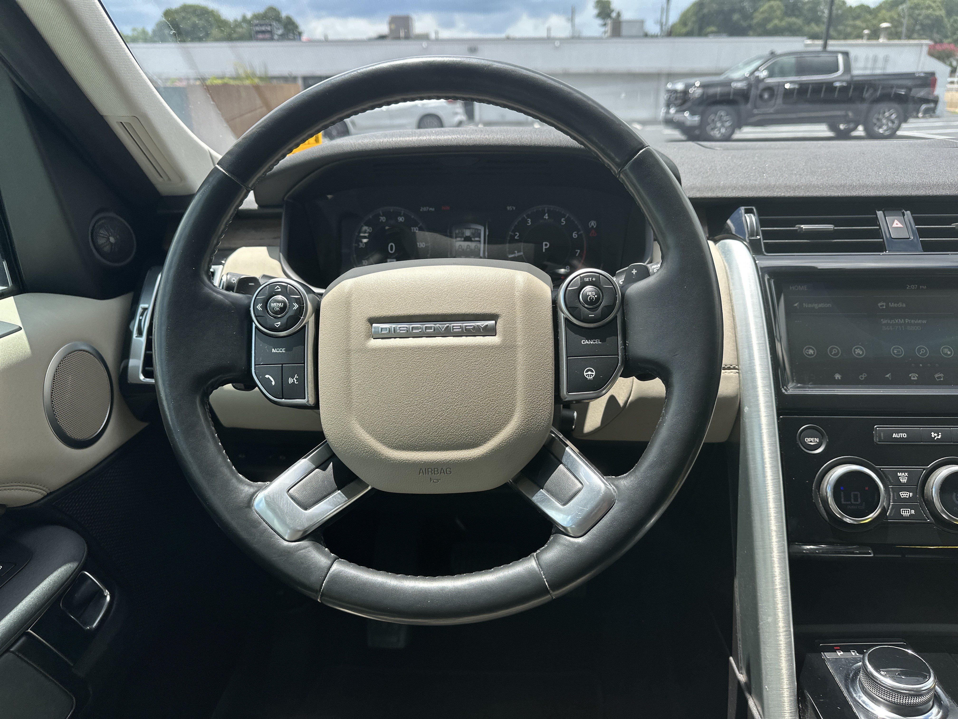 Used 2018 Land Rover Discovery HSE AWD/4WD image 18