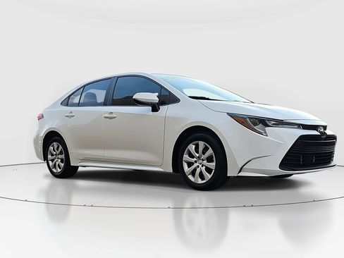 Certified 2025 Toyota Corolla LE w/ Convenience Package image 2
