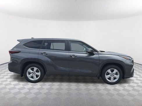 Certified 2025 Toyota Highlander LE FWD image 17