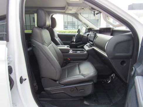 Used 2025 Ford Expedition Active image 22