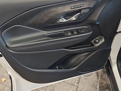 Used 2024 GMC Terrain SLT image 25