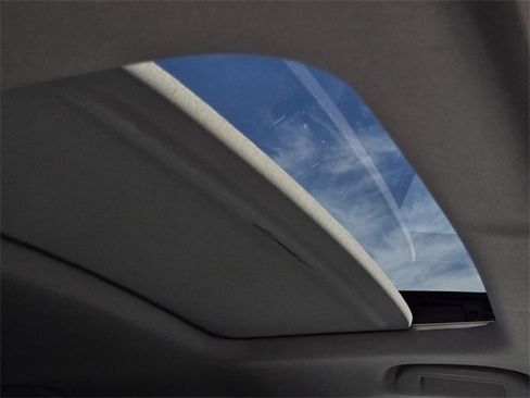 Used 2020 Honda CR-V Touring image 9