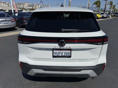 Certified 2025 Volkswagen Tiguan S FWD image 8