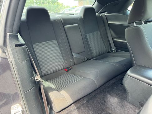 Used 2018 Dodge Challenger SXT RWD image 13