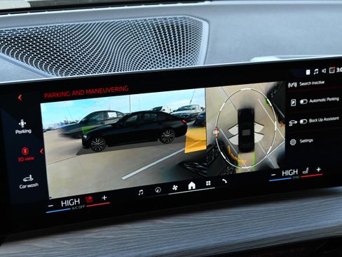 Used 2025 BMW 330i xDrive Sedan w/ Convenience Package image 32