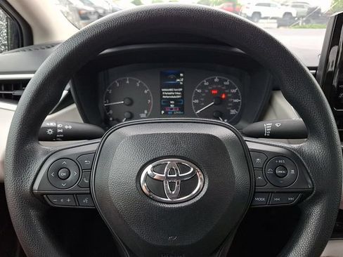 Used 2025 Toyota Corolla LE w/ LE Premium Package FWD image 18