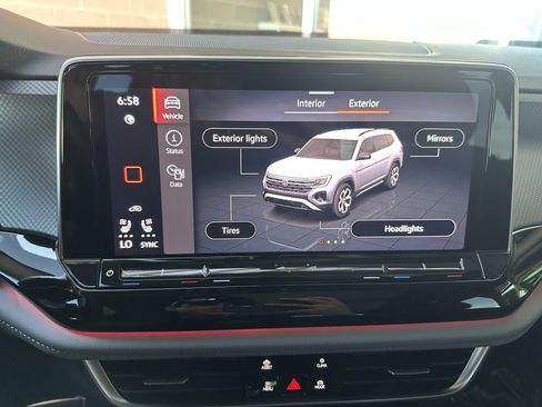 Used 2024 Volkswagen Atlas Peak Edition SEL image 28