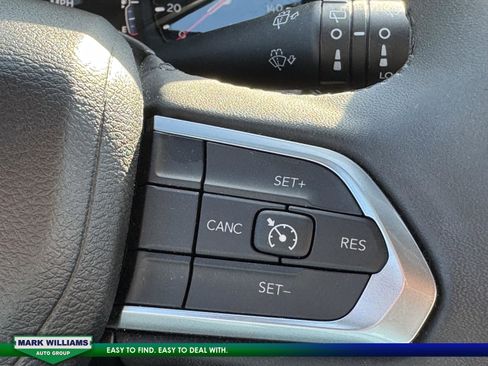 Used 2023 Jeep Compass Latitude image 11