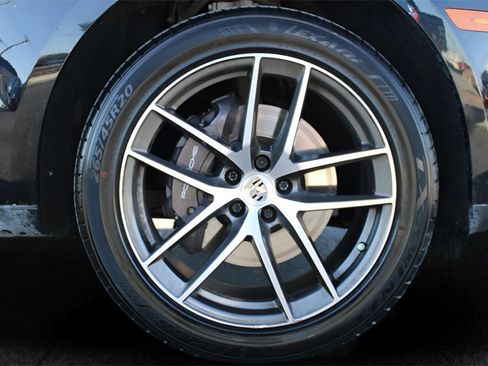 Used 2023 Porsche Macan Turbo image 11