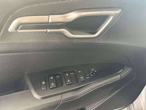 Used 2023 Kia Sportage LX image 17