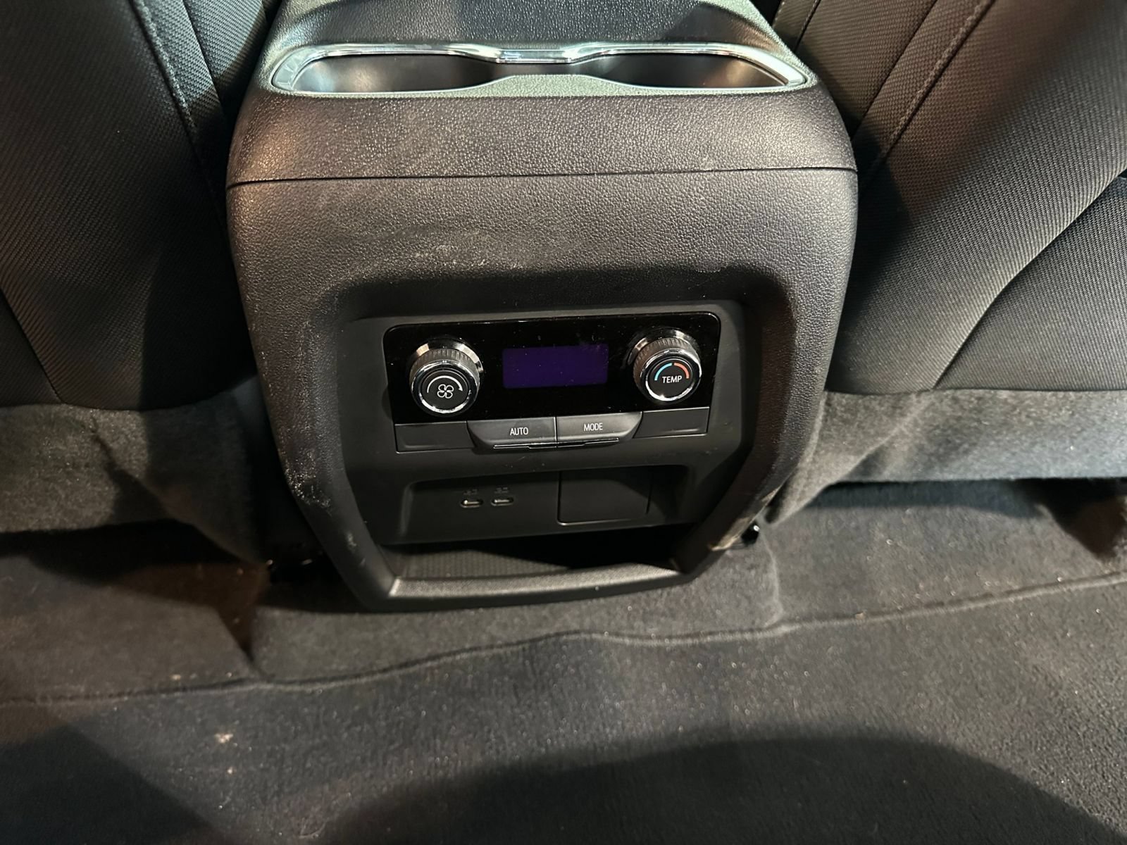 Used 2025 Chevrolet Traverse LT FWD image 25