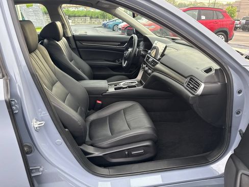 Used 2022 Honda Accord Touring image 7