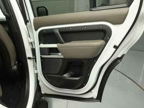 Used 2020 Land Rover Defender 110 HSE AWD/4WD image 22