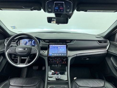 Used 2024 Jeep Grand Cherokee L Limited w/ Luxury Tech Group II image 20