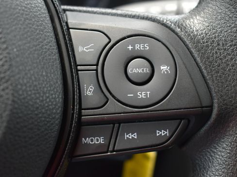 Used 2021 Toyota RAV4 LE FWD image 19
