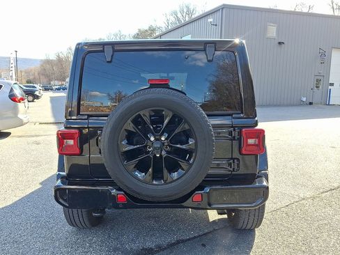 Used 2021 Jeep Wrangler Unlimited Sahara AWD/4WD image 8