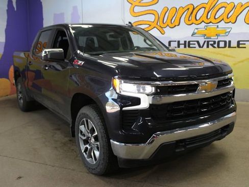 Used 2024 Chevrolet Silverado 1500 LT AWD/4WD image 4