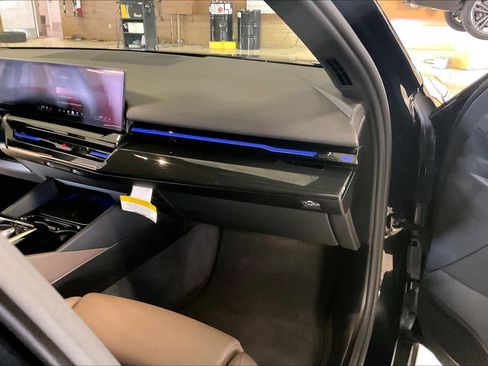 Certified 2025 BMW 530i RWD image 14