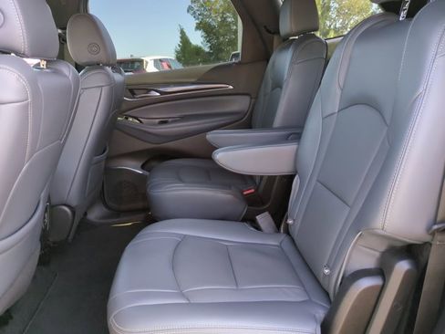 Used 2024 Buick Enclave Premium image 14