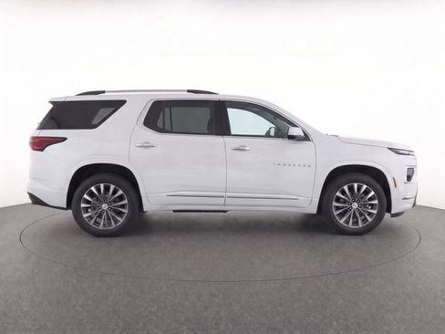Used 2023 Chevrolet Traverse Premier w/ LPO, Floor Liner Package FWD image 4
