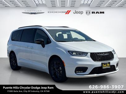 New 2026 Chrysler Pacifica Limited