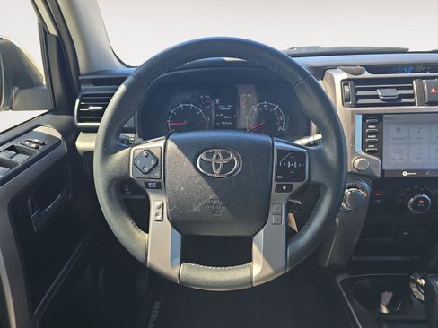 Used 2020 Toyota 4Runner SR5 AWD/4WD image 11
