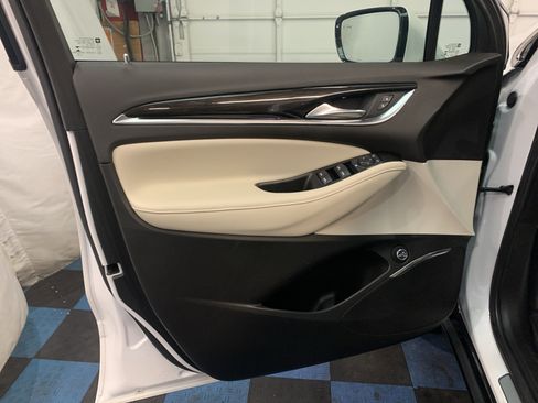 Used 2022 Buick Enclave Essence w/ Sport Touring Edition image 11