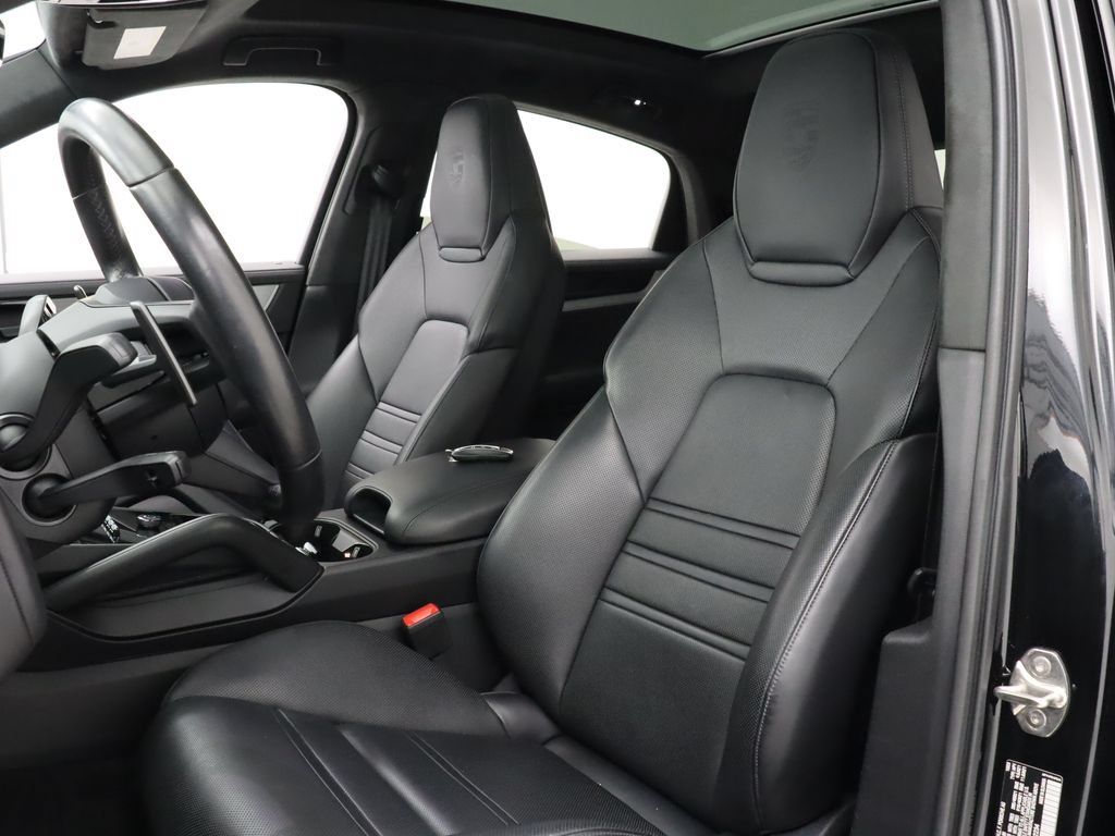Used 2024 Porsche Cayenne Coupe w/ Premium Package Plus AWD/4WD image 13