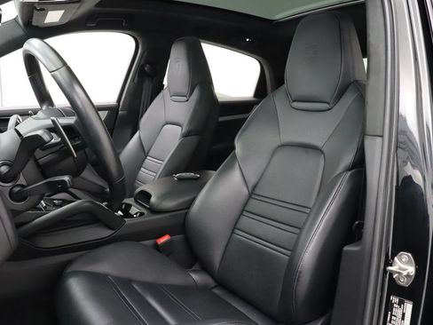 Used 2024 Porsche Cayenne Coupe w/ Premium Package Plus AWD/4WD image 13