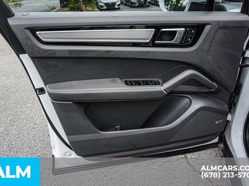 Used 2022 Porsche Cayenne Base image 49
