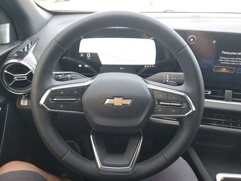 New 2026 Chevrolet Equinox LT FWD image 18