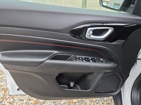 Used 2024 Jeep Compass Trailhawk image 13