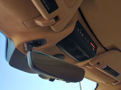 Used 2021 Chevrolet Corvette Stingray Premium Conv w/ Z51 Performance Package image 27