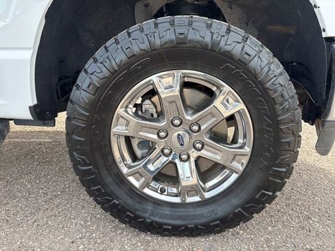 Used 2023 Ford F150 Lariat w/ Trailer Tow Package image 11