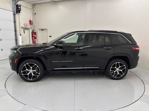 Used 2024 Jeep Grand Cherokee Summit AWD/4WD image 3