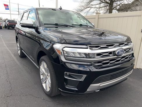 Used 2023 Ford Expedition Platinum image 2